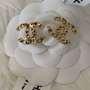❌❌SOLD elsewhere❌❌ 21A Chanel Gold CC earrings